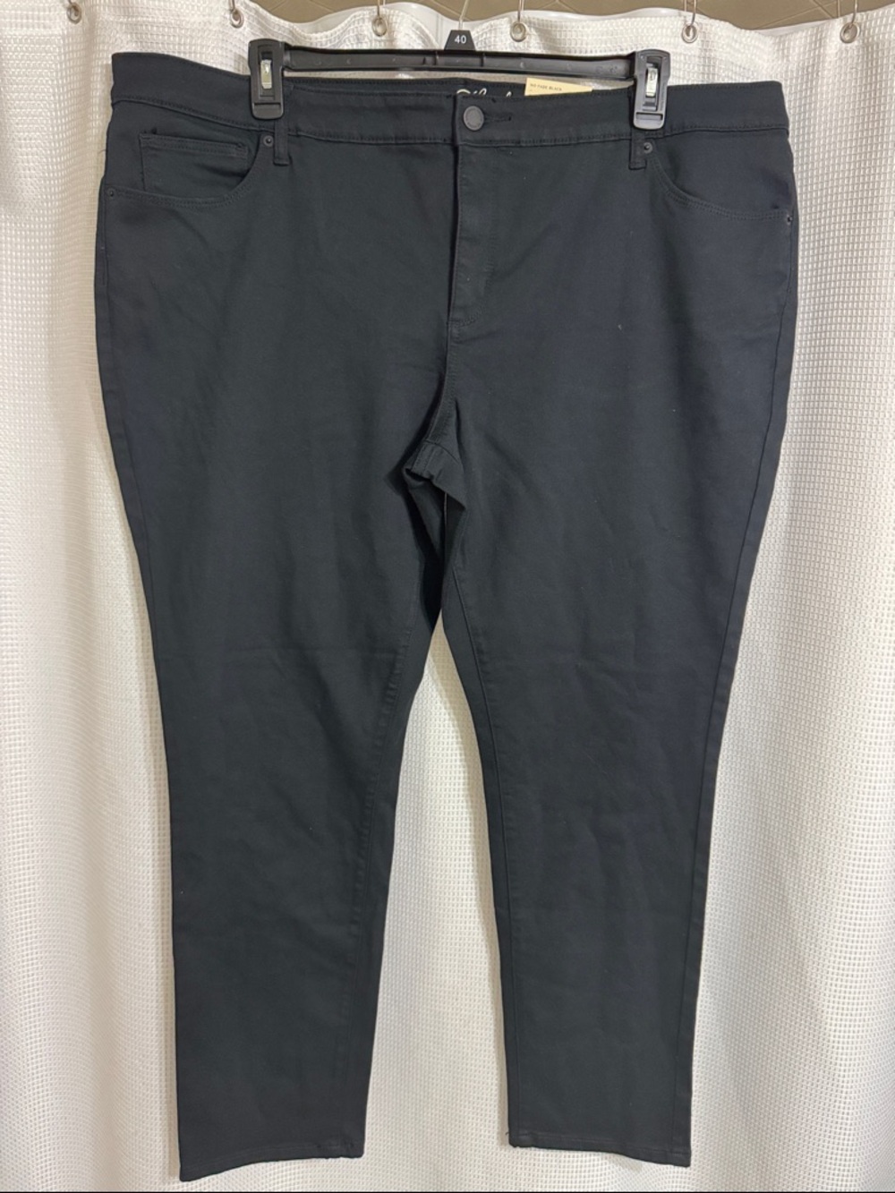 NWT Women’s Universal Thread black denim jeans. Size 24WR